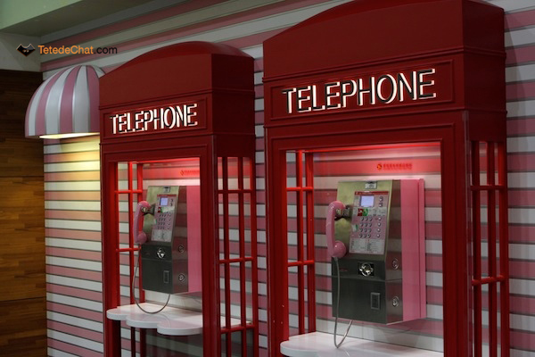 hello_kitty_phone_cabin